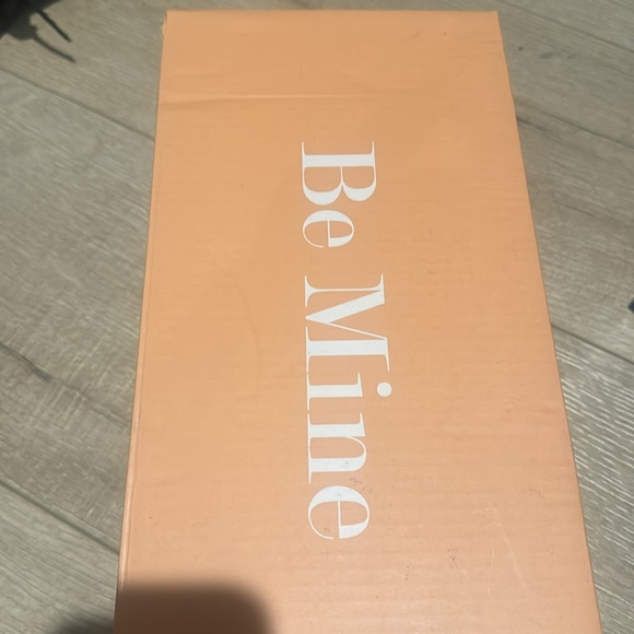 Brand new Be Mine pearl heels never worn size 5 - Picture 3 of 4